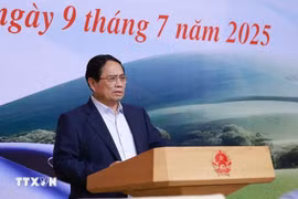 越南政府总理、铁路领域国家重点项目指导委员会主任范明政在会议上发表讲话。图自越通社