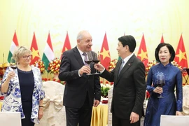 越南国家主席梁强设宴招待匈牙利总统