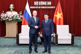 越南公安部长梁三光大将与俄罗斯联邦总统助理、国家海事委员会主席尼古拉·帕特鲁舍夫。图自越通社