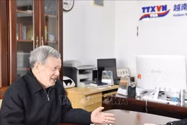 越南研究家凌德权接受越通社记者的采访。图自越通社