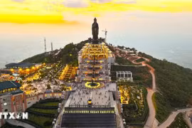婆丁山旅游区全景。图自越通社