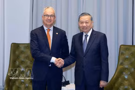越共中央总书记、国家主席苏林会见澳大利亚政府东南亚问题特使尼古拉斯·摩尔。图自越通社