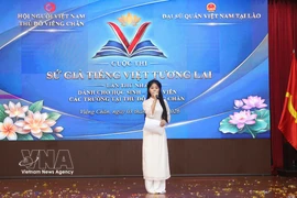 参赛选手展现自己的越南语演讲能力。图自越通社