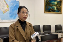 日本越南人联合会秘书长杜氏明芳接受越通社驻日本记者报道。图自越通社