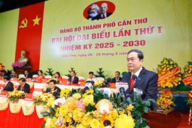 越共中央政治局委员、国会主席陈青敏出席并发表指导讲话。图自越通社