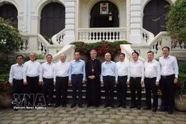 胡志明市市委书记陈流光走访胡志明市总教区总主教坐堂。图自越通社