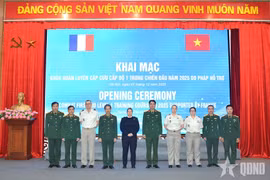 法国协助越南开展维和行动战场急救培训