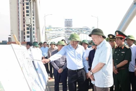 越共中央总书记苏林亲自视察太原省后续暴雨洪涝灾害的灾后恢复重建工作。图自越通社