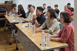 出席法律咨询活动的代表。图自越通社