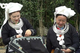 在风关山顶留住瑶前族锦缎灵魂的人。图自越南之声