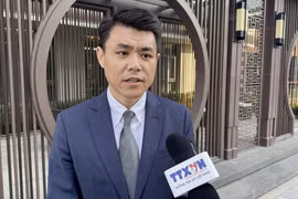 中国中央广播电视总台越南语部主任魏为接受越通社记者采访。图自越通社