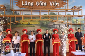 “越南陶艺村”项目试营业发布仪式。图自越通社