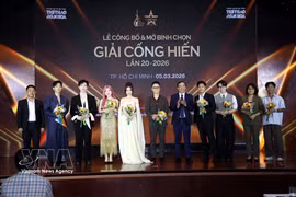 出席发布会的代表合影。图自越通社