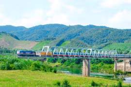 老街-河内-海防铁路线建设项目将需要很多人力资源。图自Vietnam+