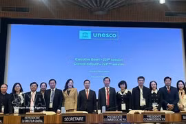 出席联合国教科文组织（UNESCO）执行局第224届会议的越南代表。图自越通社
