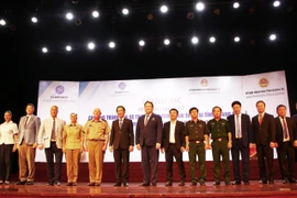与会代表合影。图自越通社