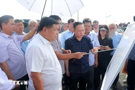 政府副总理阮志勇率团实地检查服务于2027年亚太经合组织（APEC）领导人会议的重点项目施工现场。图自越通社