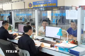 越南政府总理指示集中力量完成行政手续和营商条件的削减与简化工作