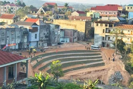 一座座新房、一段段坚固的护坡工程，将成为受灾群众继续迎难而上的重要支点，助力他们在新一年实现安居乐业、共享平安幸福的生活。图自越通社