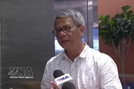 泰国学者苏帕拉克·甘加纳昆迪接受越通社记着的采访。图自越通社