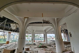 河内市开始启动“鲨鱼嘴”大楼拆除工作。图自