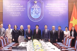 越南国家主席梁强会见澳大利亚贸易与外交助理部长蒂斯特尔思韦特