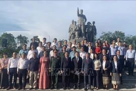 胡志明主席诞辰135周年：愿继承、维护和巩固越老伟大特殊情谊