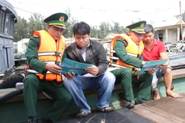 边防部队加大对渔民的宣传力度。图自越通社