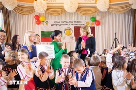 苏林总书记夫人吴芳璃造访保加利亚第二幼儿园“兹万切”。图自越通社