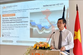 越南教育与培训部副部长阮文福发表讲话。图自越通社