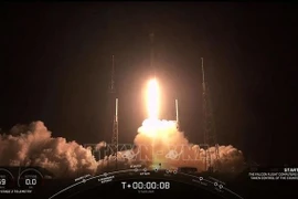 搭载60颗“星链”卫星的SpaceX“猎鹰9号”运载火箭从美国佛罗里达州卡纳维拉尔角太空军基地发射升空。图自越通社