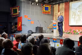 越南驻法国大使丁全胜发表讲话。图自越通社