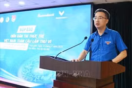 胡志明共青团中央书记处书记、越南青年联合会中央委员会主席、论坛组委会主任阮祥林在新闻发布会上发表讲话。图自越通社
