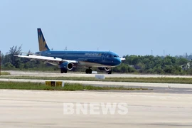 航空部门主动应对并调整航班计划。图自越通社