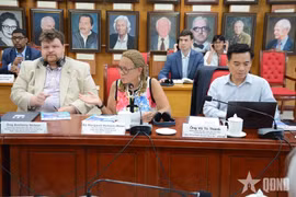 6月1日，美国-东盟商业协会（USABCI）高级代表团会见了越南友好组织联合会（VUFO）所属越美协会、越南橙剂/二恶英受害者协会以及越南烈士家属扶助协会的代表。图自《人民军队报》