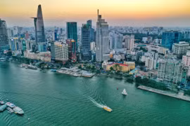 从一个饱受战争蹂躏的国家，逐步成长为国际社会的积极成员。图自vneconomy