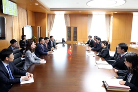 越南政府副总理黎成龙会见日本文部科学大臣安倍俊子。图自越通社