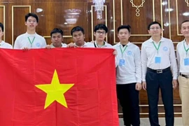 越南学生队的全部6名参赛学生均荣获金牌。图自越通社