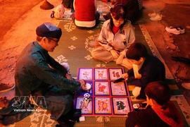 活动期间的民间游戏。图自越通社