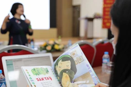《越南语，你好！》是服务海外越南语教学工作的教材之一。图自越通社