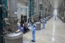 位于北宁省光州工业园越南JA Solar有限公司（中国香港投资）的太阳能电池原材料生产线。图自越通社