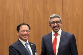 越南政府副总理裴青山会见阿联酋副总理兼外交部长谢赫阿卜杜拉·本·扎耶德·阿勒纳哈扬。图自越通社