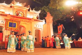 贯真寺夜游项目“镇武钟声”正在吸引广大公众的关注。（人民报）
