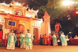 贯真寺夜游项目“镇武钟声”正在吸引广大公众的关注。（人民报）