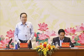 越南政府总理范明政和国会主席陈青敏共同主持会议。图自越通社