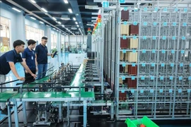 平阳省东方国际大学的第四次工业革命创新中心致力于培养高素质人力资源和应用现代技术，推动本地企业的数字化转型进程。图自越通社