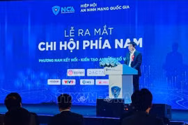国家网络安全协会常务副主席阮明政中将发表讲话。图自越通社
