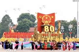 越南全国热烈庆祝八月革命胜利和9·2国庆80周年。图自越通社