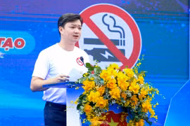 胡志明共青团中央书记处书记阮明哲在集会上发表讲话。图自前锋报