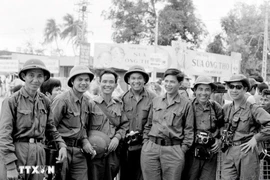 解放通讯社和越通社记者在胡志明战役中参加报道信息（1975年4月）。图自越通社